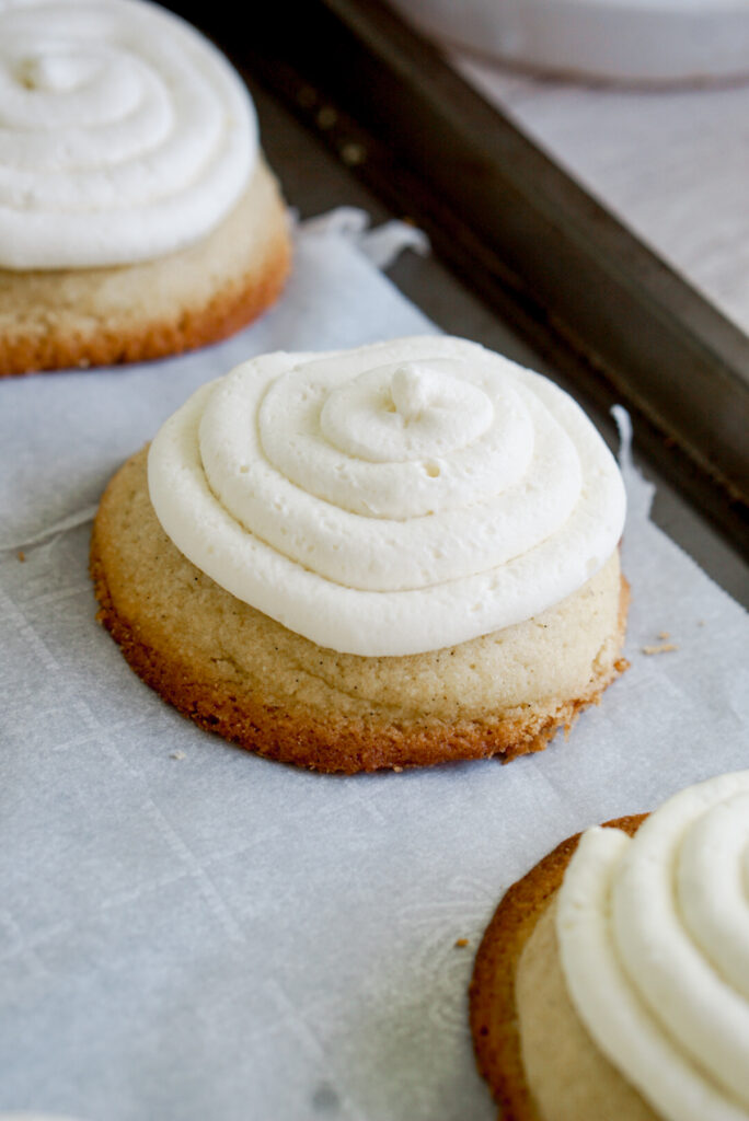 berry chantilly cookies with white frosting swirl