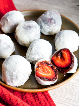 strawberry mochi daifuku