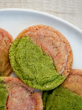 green and pink swirled sugar cookie for wicked movie theme